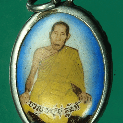 *27730 ล็อกเก็ตไม่ทราบอาจารย์ ตัวหนังสือมอญ พอมีอายุ 4