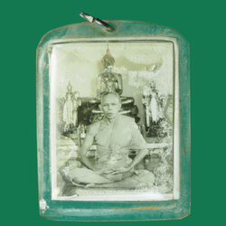 *30544 รูปถ่ายหลวงพ่อผัน วัดราษฏร์เจริญ สระบุรี เลี่ยมพลาสติกเดิมจากวัด 81