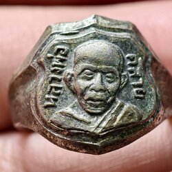 แหวนพ่อท่านคล้าย วัดสวนขัน เนื้ออัลปาก้า ปี 2506 จ.นครศรีธรรมราช (SKU-13792)