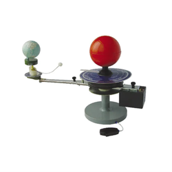 แบบจำลองดวงอาทิตย์ โลก และดวงจันทร์