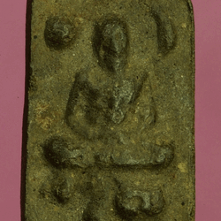 *27577 พระผงรูปเหมือนนั่งเสือ เนื้อดินผสมผงว่าน ไม่ทราบที่และปีสร้าง 3