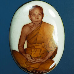 *28791 ล็อกเก็ตไม่ทราบอาจารย์ นั่งเต็มองค์ 4