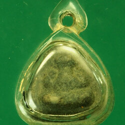 *29626 พระปิดตา เนื้อผงใบลาน หลังจาร เลี่ยมพลาสติกเก่าพอมีอายุ ไม่ทราบที่ 6(ขายแล้ว)