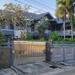 ขาย สัมมากร รามคำแหง คฤหาสน์หรูหลังใหญ่ ตกแต่งครบ Fully Furnished ตึก 700 ตรม. ริมทะเลสาบ55ไร่, ริมลานโล่ง3.7ไร่ จอดรถ100-140คัน, ติดสวนหย่อม1.74ไร่, รถไฟฟ้าสายสีส้ม MRT สถานีสัมมากร บางกะปิ