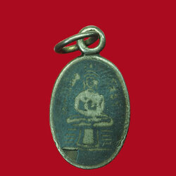 *30825 พระเม็ดแตงพระพุทธโสธร วัดโสธรวรวิหาร ไม่ทราบปี เนื้อเงินลงถม 25