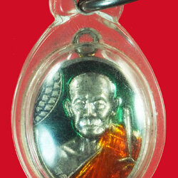 *37426 เหรียญลงยาหลวงพ่อแช่ม วัดฉลอง ภูเก็ต รุ่น 104 เลี่ยมพลาสติกเก่า 59