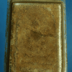 *27636 พระสมเด็จเนื้อผงผสมชานหมาก เลี่ยมพลาสติกเก่า มีหัก ไม่ทราบที่และปีสร้าง 9