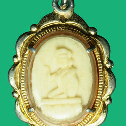 *36586 ล็อกเก็ต นางกวักแกะหลังยันต์ห้า หลวงพ่อกัน วัดเขาแก้ว นครสวรรค์40