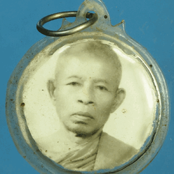 *27637 รูปถ่ายไม่ทราบอาจารย์ หลังยันต์เลี่ยมพลาสติกเก่า 4