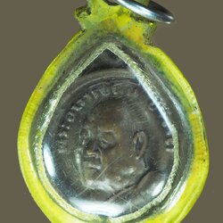 *40062 เหรียญอาจารย์ฝั้น อาจารโร รุ่นร่มโพธิ์ทอง ปี 2519 สกลนคร เลี่ยมพลาสติกเก่าหลายสิบปี 73