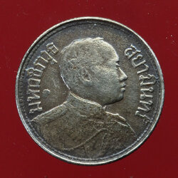 *28630 เหรียญกษาปณ์ในหลวงรัชกาลที่ 6 ปี พ.ศ. 2461 ราคาหน้าเหรียญสลึงหนึ่ง เนื้อเงิน 16