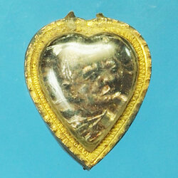 29298 เหรียญรูปหัวใจ หลวงปู่แหวน สุจิณโณ วัดดอยแม่ปั่ง เลี่ยมแปะุกรอบนาค เก่า 31