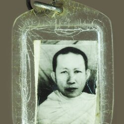 *40460 รูปถ่ายสองหน้า หลวงพ่อโม่ง วัดมะนาวหวาน ลพบุรี เลี่ยมพลาสติกเก่าแตกลายงาแล้ว 4