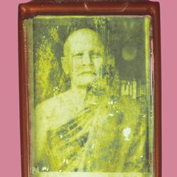 *38919 รูปถ่ายหลวงปู่โต๊ะ วัดสระเกศ อ่างทอง เลี่ยมพลาสติกเก่าวินเทจ 89