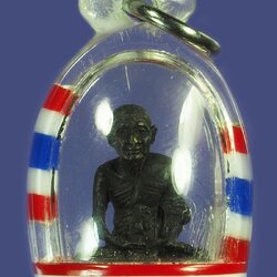 *40017 รูปหล่อแขนทะลุ ไม่ทราบอาจารย์ เลี่ยมพลาสติกเก่าลายธงชาติหลายปี 8