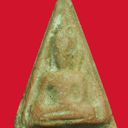 *40193 พระนางพญาหลังยันต์ หลวงพ่อสำเนียง อยู่สถาพร วัดเวฬุวัน นครปฐม ยุค 249X - 2500 เนื้อดิน 9.1