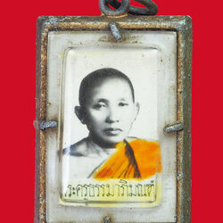 *32111 ล็อกเก็ตหลวงปุ่เลี้ยง วัดพานิชธรรมิการาม บ้านหมี่ ลพบุรี