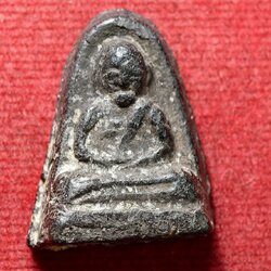 พระผงรูปเหมือนรุ่นแรก หลวงพ่อรุ่งเคราเหล็ก วัดบางแหวน จ.ชุมพร (SKU-13772)