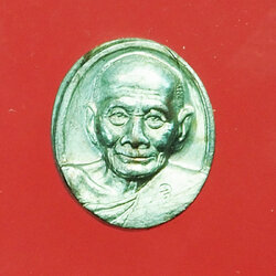 *29513 พระเม็ดแตง หลวงพ่อพูล วัดไผ่ล้อม นครปฐม ไม่แน่ใจว่าเป็นเนื้อนวะหรือเนื้อเงิน 36