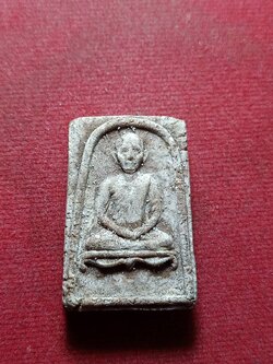 พระผงรูปเหมือนหลวงปู่ศุข วัดปากคลองมะขามเฒ่า ชัยนาท ปี 2508 หลวงพ่อฤาษี ลิงดำปลุกเสก (SKU-11168)