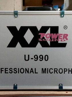 XXL U 990 เหน็บปกเสื้อ, มือถือ