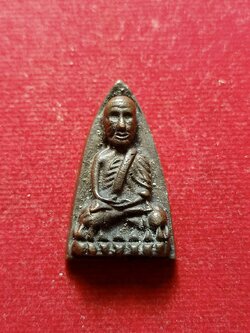 เหรียญพิมพ์เตารีด หลวงปู่ทวด หลังตรา เจ้าฟ้าเพชรรัตน์ เนื้อนวโลหะ พระอาจารย์นอง วัดทรายขาว ปลุกเสก ปี 2537 (SKU-07714)