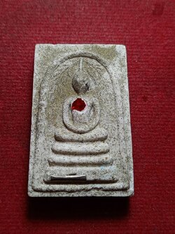 พระสมเด็จฝังพลอย พิมพ์ปรกโพธิ์ หลวงปู่หงษ์ พรหมปัญโญ วัดเพชรบุรี จ.สุรินทร์ (SKU-10358)