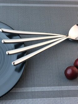 (ส่งฟรี)รับประกันปลอดสนิม ช้อนเกาหลี และตะเกียบ (4 คู่ /ชุด) Twin Fish