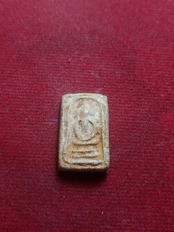 พระสมเด็จเผ่าศรียานนท์ พิมพ์เล็ก หลวงปู่นาค หลังตราโล่ตำรวจ(ตราแผ่นดิน) วัดอรุณราชวราราม (วัดแจ้ง) กทม. ผสมผงวัดระฆัง (SKU-06439)