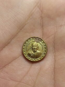 เหรียญกลมเล็กขวัญถุงหลวงพ่อเกษม เขมโก รุ่นนะหน้าทอง ปีพ.ศ.2536 ลำปาง (SKU-00517)