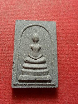 พระสมเด็จดิน 9 ประเทศ สำนักปู่สวรรค์ กรุงเทพ ปี 2516 (SKU-12918)