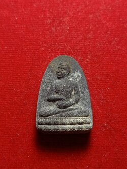 พระผงครูบาเจ้าน้อยตาทิพย์(ครูบาเอกชัย อริยเมธี) พิมพ์จกบาตร จ.เชียงราย (SKU-05337)