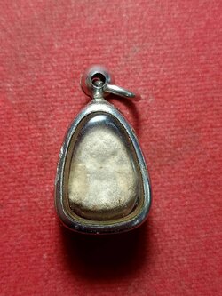 พระผงกลีบบัว พระครูใบฎีกาเกลี้ยง วัดสุทัศน์ กทม. ปี 2475 (SKU-11424)