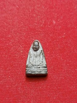 พระเนื้อว่าน ขนาดเล็กจิ๋ว หลวงพ่อดำ วัดตุยง จ.ปัตตานี (SKU-07702)