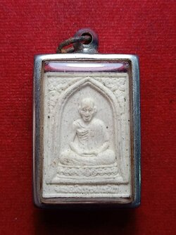 พระผงหลวงพ่อเกษม สุสานไตรลักษณ์ จ.ลำปาง ปี 2534.(SKU-09814)