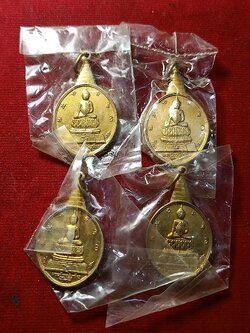 เหรียญพระชัยหลังช้าง ซองเดิม หลัง ภปร เนื้อกะไหล่ทอง ปี 2530 จำนวน 4 องค์ **ไม่รวมโปร** (SKU-02172)