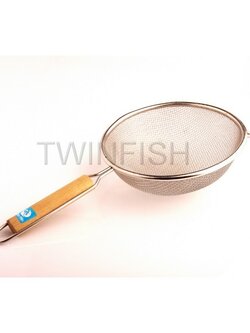 STR-57 กระชอนสเตนเลสด้ามไม้ ขนาด 20 ซม.