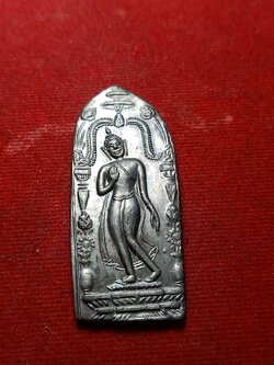 พระพุทธลีลากำแพงนิ้ว เนื้อชิน วัดพลับพลาชัย กรุงเทพ ปี 2513 พ่อท่านคล้าย วัดสวนขัน เป็นประธานพิธีปลุกเสก (SKU-09005)