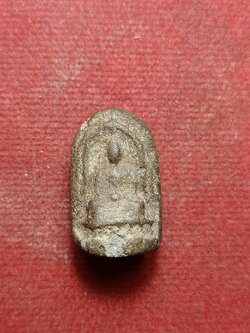 หลวงพ่อชื่น วัดป่ามุนี จ.อ่างทอง พิมพ์เม็ดบัว เนื้อผงผสมว่านยา (SKU-09497)