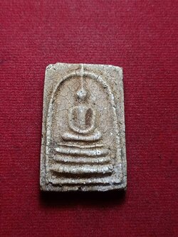 พระสมเด็จเผ่าศรียานนท์ พิมพ์ใหญ่ หลังตราโล่ตำรวจ(ตราแผ่นดิน) หลวงปู่นาค วัดอรุณราชวราราม (วัดแจ้ง) กทม. ผสมผงวัดระฆัง (SKU-08061)