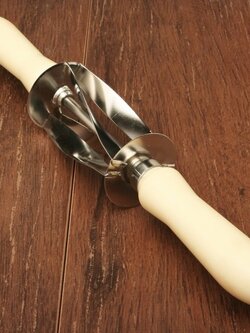 DS-4 ลูกกลิ้งตัดแป้ง ขนาด 38 ซม.