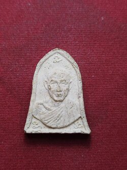 พระผงรูปเหมือนครึ่งองค์พิมพ์ระฆัง หลวงพ่อเกษม เขมโก สุสานไตรลักษณ์ จ.ลำปาง ปี 2535 (SKU-10065)