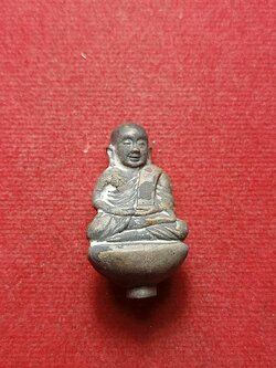 หลวงพ่อเงิน หล่อนำฤกษ์ พิมพ์ก้นถ้วยเบ้าทุบ เนื้อเงินพดด้วง จ.พิจิตร (SKU-10027)