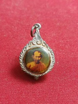 ล็อกเก็ต หลวงพ่อเกษม เขมโก หลัง ยันต์ห้า สุสานไ ตรลักษณ์ จ.ลำปาง (SKU-00791)