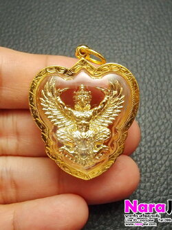 ครุฑ หลวงพ่อวราห์ ครุฑเจริญพร 5 รอบ พิมพ์ใหญ่ เลี่ยมกรอบทองคำแท้18K (ทองคำ 75%)