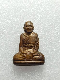 รูปหล่อปั้มครึ่งซีก หลวงพ่อวงษ์ วัดปริวาส กรุงเทพ ปี 2543 (SKU-11189)