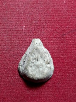 พระผงกลีบบัว พระครูใบฎีกาเกลี้ยง วัดสุทัศน์ กทม. ปี 2475 (SKU-11394)