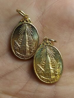 เหรียญพระธาตุพนม ที่ระลึกพระราชพิธีบรรจุพระอุรังคธาตุ สร้างปี พ.ศ. 2520 พิมพ์เล็ก นครพนม 2เหรียญ(SKU-00425)