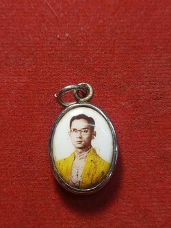 ล็อกเก็ตในหลวง ร.9 หลังยันต์ (SKU-03573)