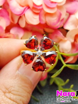 แหวนพลอยโกเมน รูปหัวใจ ประดับเพชรแท้ แบบแหวนหน้ากว้าง ใส่สวยเต็มนิ้ว